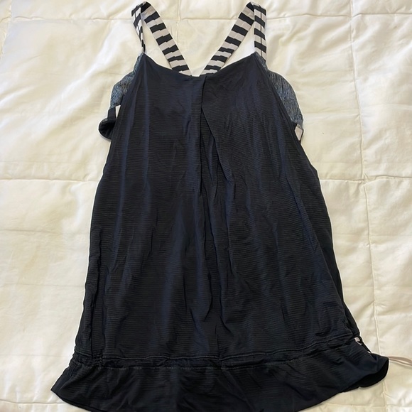 lululemon tank top, old style with built in sports bra. size 6 - Picture 1 of 5